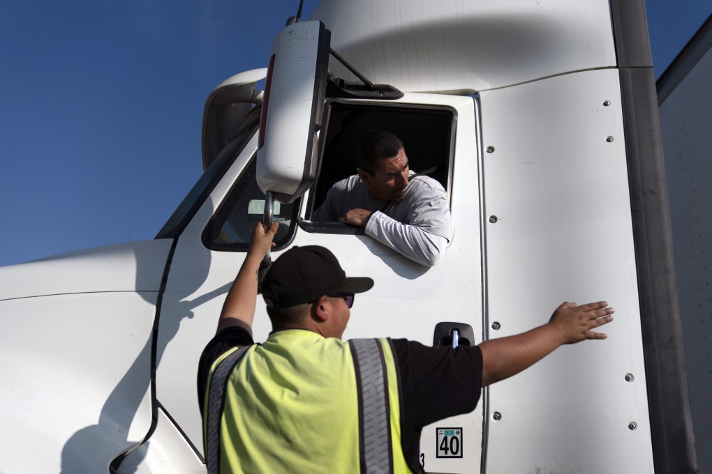 An instructor talks to a student driver at a driving academy in California. Photo: AP