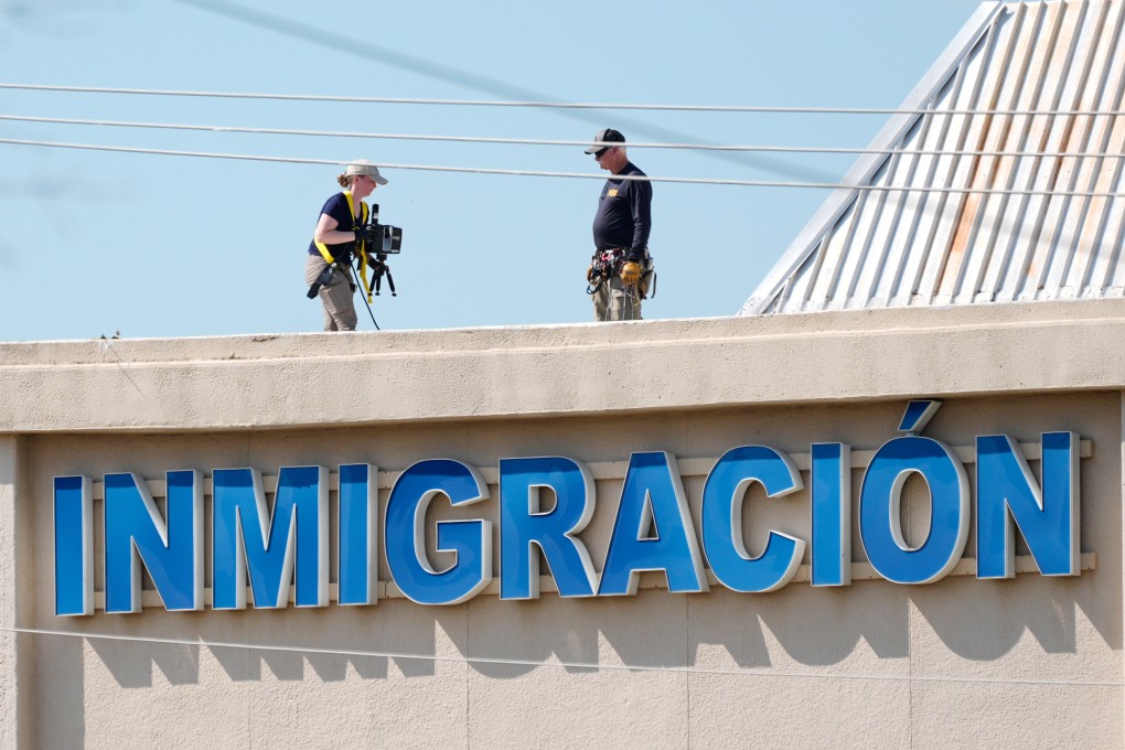 FBI agents investigate the crime scene near a US Immigration and Customs Enforcement office in Dallas on Thursday. Photo: AP