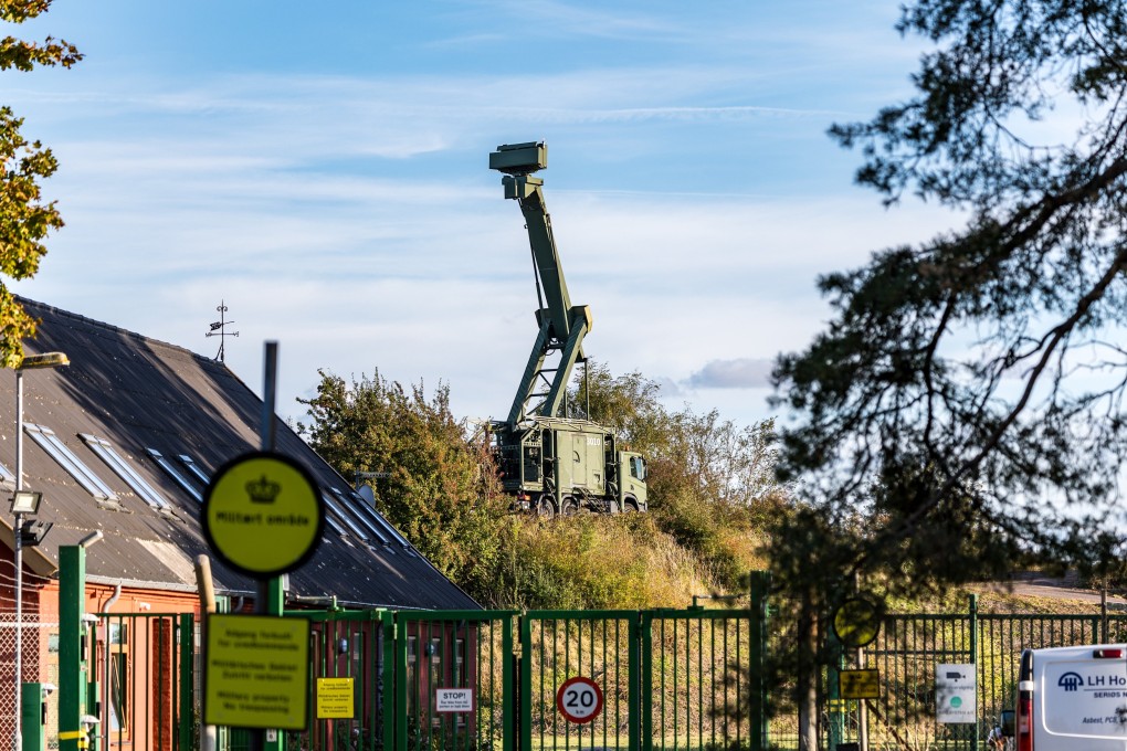 A mobile radar installation stands at the Danish military’s area on Amager, Pionegaarden, near the village of Dragoer and on the coast of Oresund, the sea between Denmark and Sweden, in Dragoer, Denmark, on Friday. The radar installation comes after drones were spotted near Copenhagen Airport earlier this week. Photo: EPA