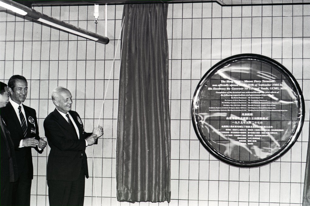 Then Hong Kong governor Sir Edward Youde unveils the plaque at the opening of the Hong Kong-Macau Ferry Terminal in Sheung Wan. In the centre is Stanley Ho. Photo: SCMP