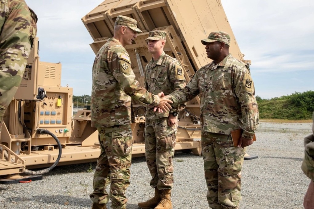 US Army Chief of Staff General Randy George (left) meets leaders from the 35th Air Defence Artillery Brigade and soldiers from the 6th Battalion, 52nd Air Defence Artillery Regiment in South Korea on September 22. Photo: US Army