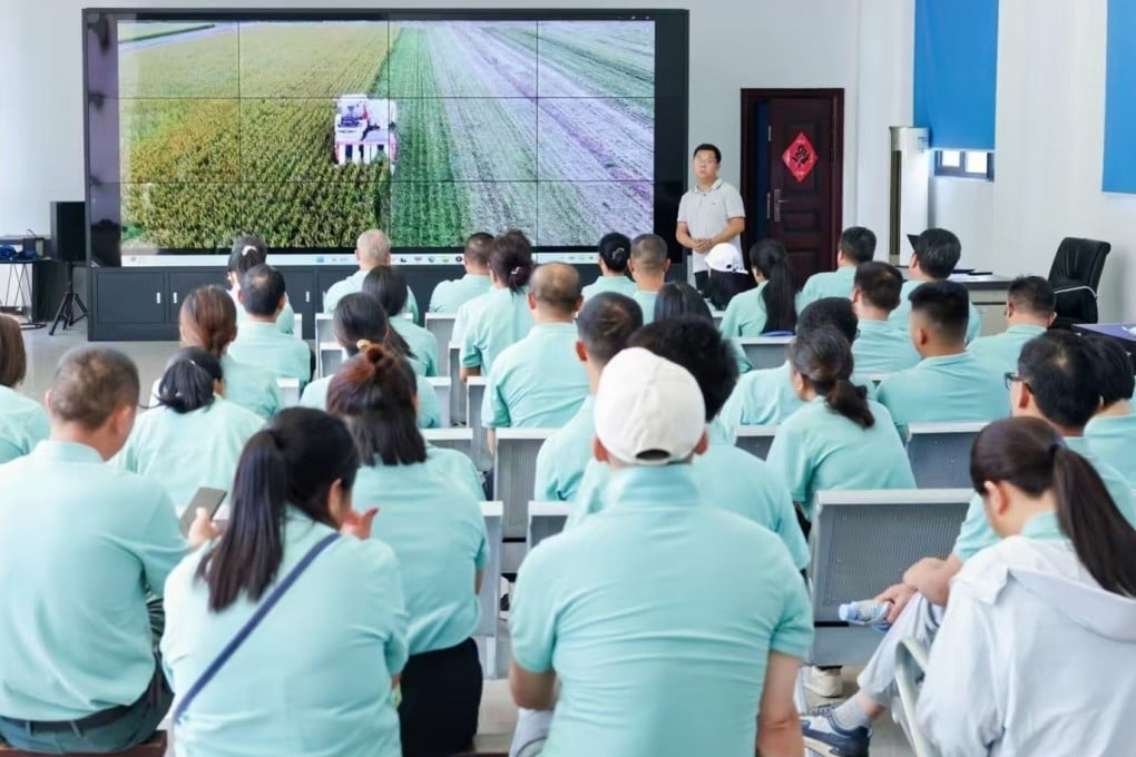 He Yangyang teaches automated farming techniques to farmers from the Guangxi Zhuang autonomous region on September 11. Photo: Handout