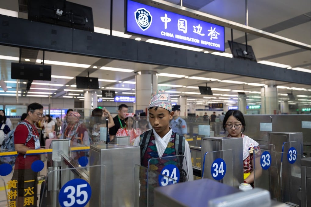 Children from Hong Kong’s ethnic minority communities return to the city after a three-day trip to Guangzhou and Foshan, on August 14. Photo: Pool