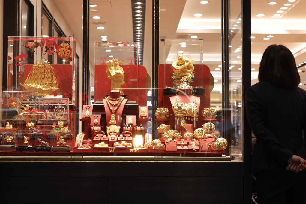 The display window of a gold and jewellery shop in Tsim Sha Tsui. Photo: Nora Tam