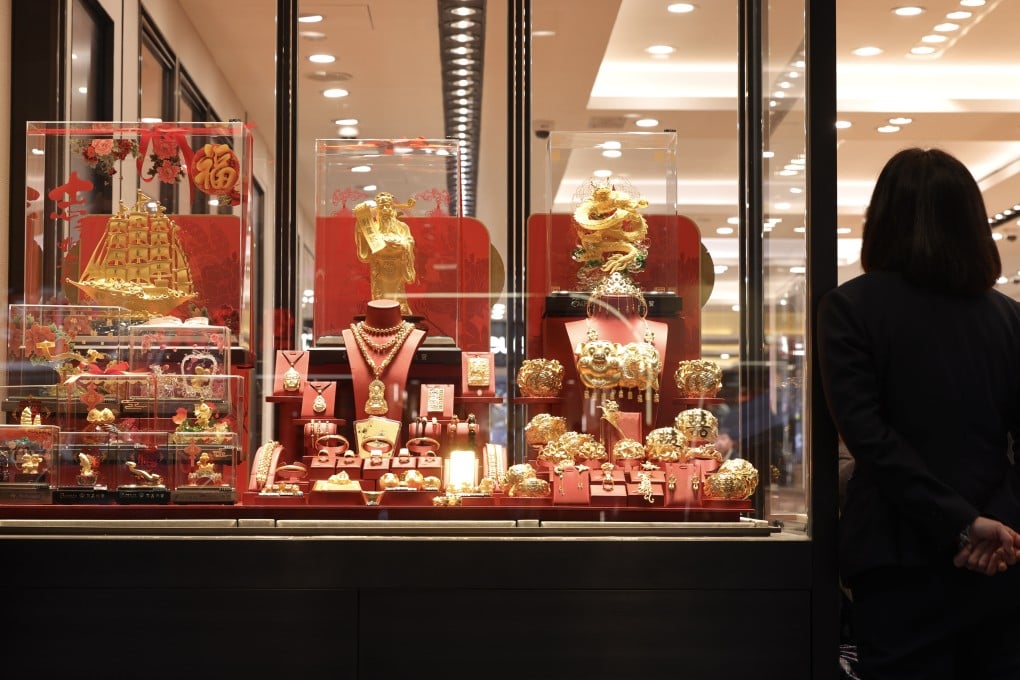 The display window of a gold and jewellery shop in Tsim Sha Tsui. Photo: Nora Tam