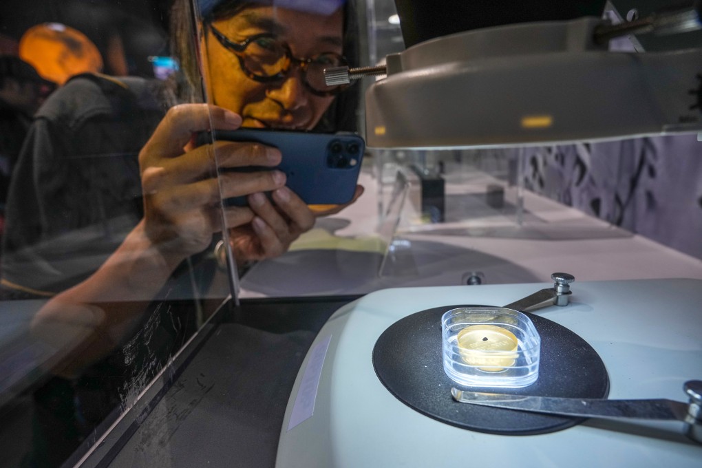 Sampel Batu dari Sisi Jauh Bulan Ungkap Sisi Bulan Lebih Dingin 100°C