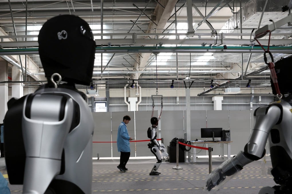 An employee conducts tests on a humanoid robot at AgiBot factory in Shanghai on March 20, 2025. Photo: Reuters