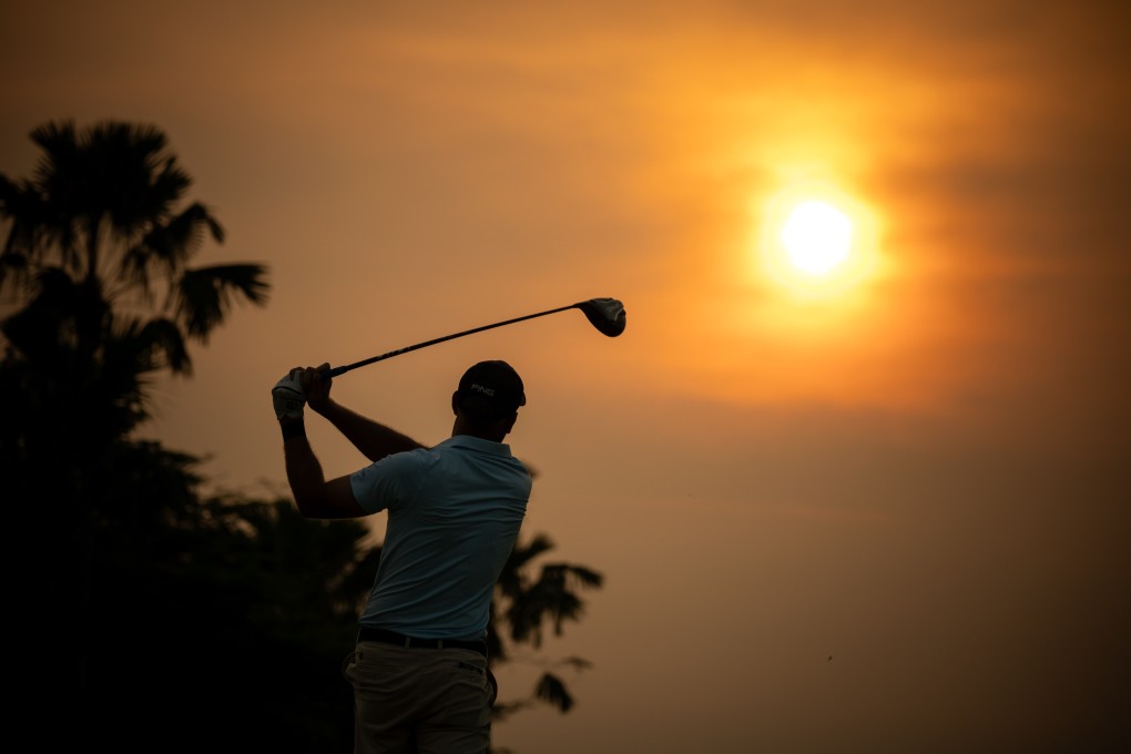 JAKARTA, INDONESIA: England’s Steve Lewton sends a drive down the fairway during the second round of the Jakarta International Championship. Photo: Asian Tour