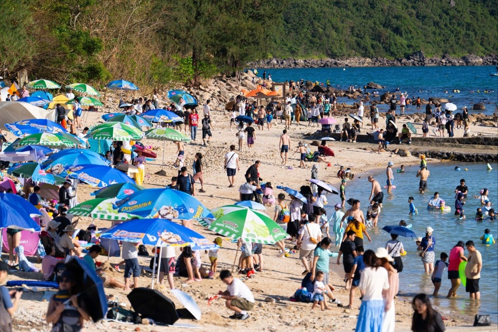 A site inspection by Greenpeace found that 4,062 people landed on Sharp Island on Wednesday, the first day of the National Day “golden week” holiday. Photo: Handout