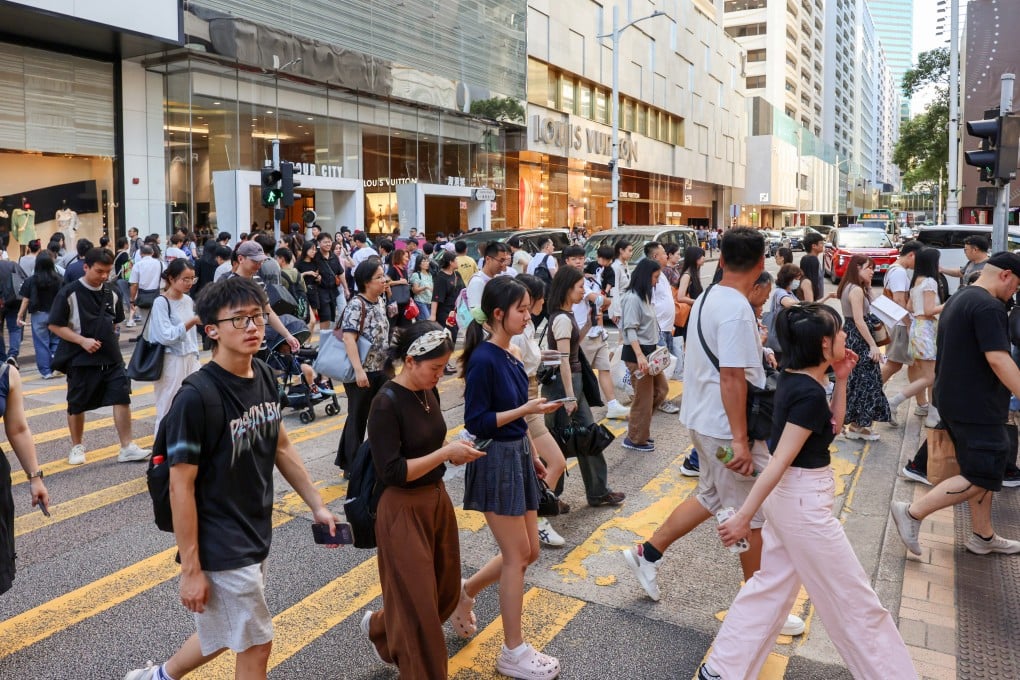 Tourists shopping in Tsim Sha Tsui during the mainland’s National Day “golden week” break. Photo: Jelly Tse