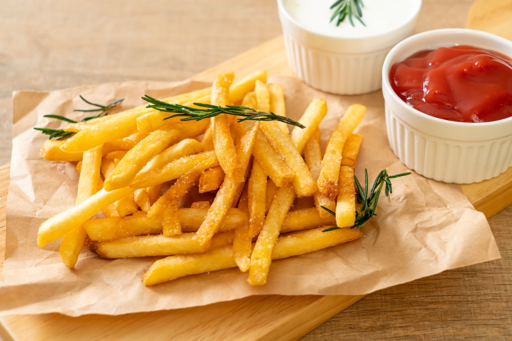 There is no need to go out to a restaurant or food stand for fries when you know how to make delicious ones at home. Photo: Shutterstock