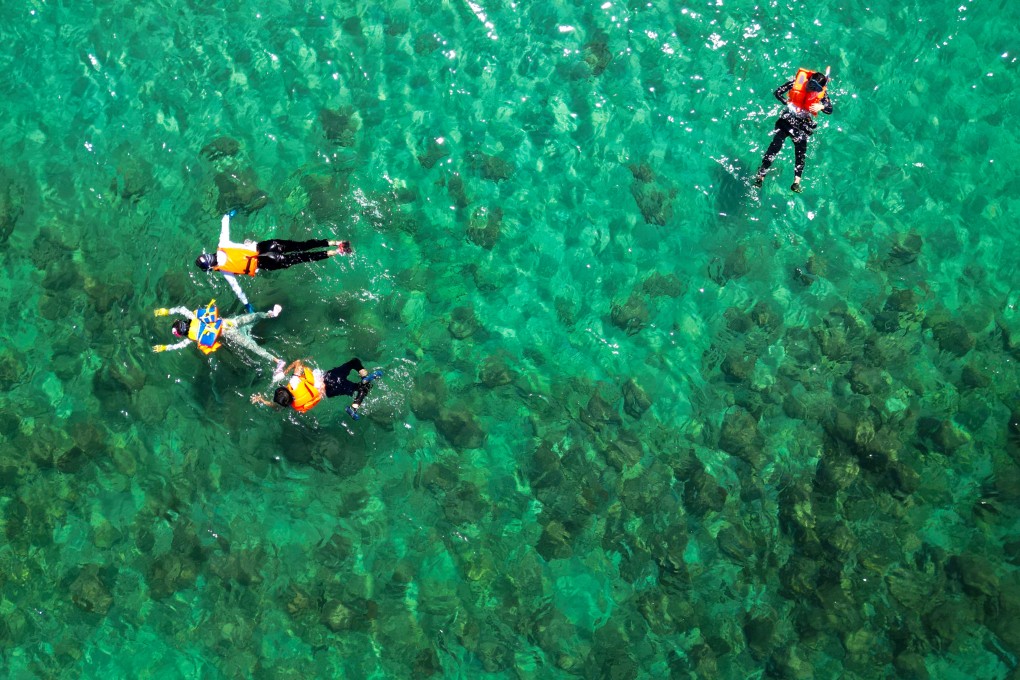 Mainland tourists visit Sharp Island and snorkel to see the surrounding corals during the “golden week” holidays on October 4. Photo: Dickson Lee