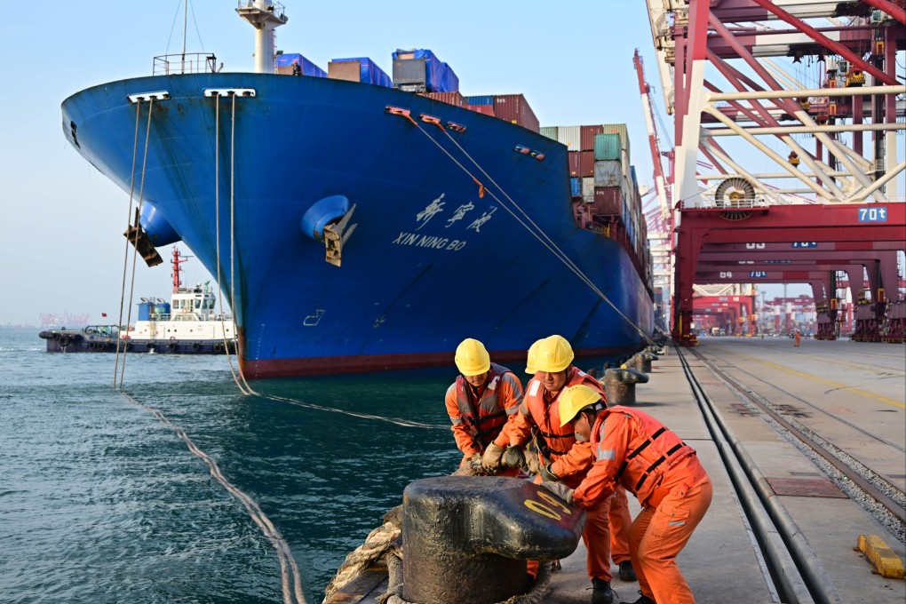 Workers untie the cables of a vessel at the Qianwan Container Terminal of Qingdao Port in Shandong province on April 30. Photo: Xinhua