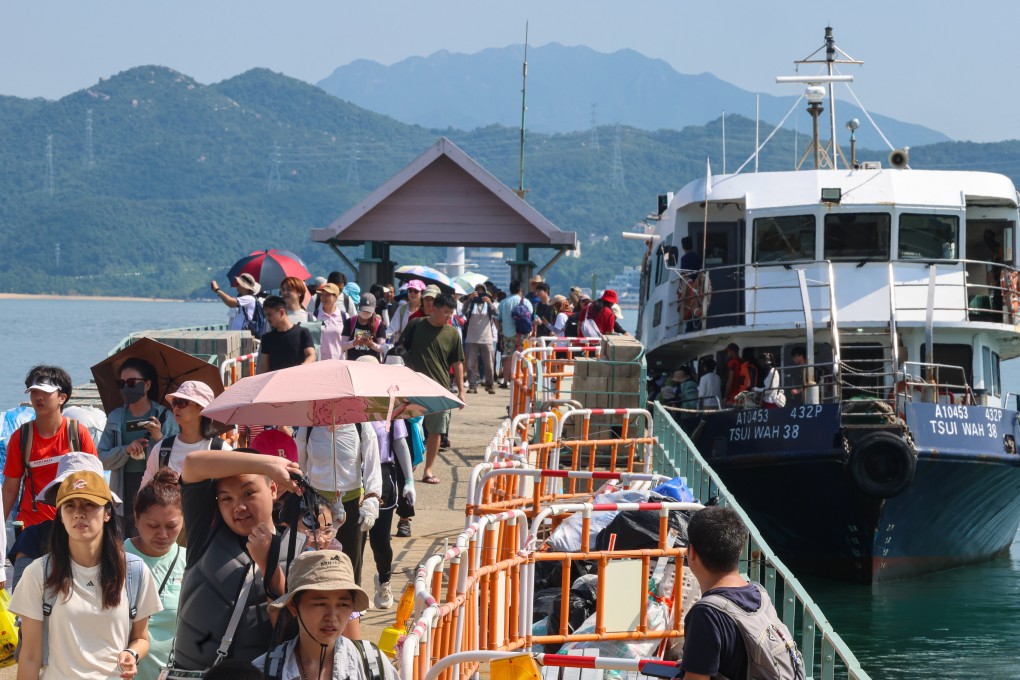 Visitors arrived on Tung Ping Chau for the public holiday. Photo: Edmond So