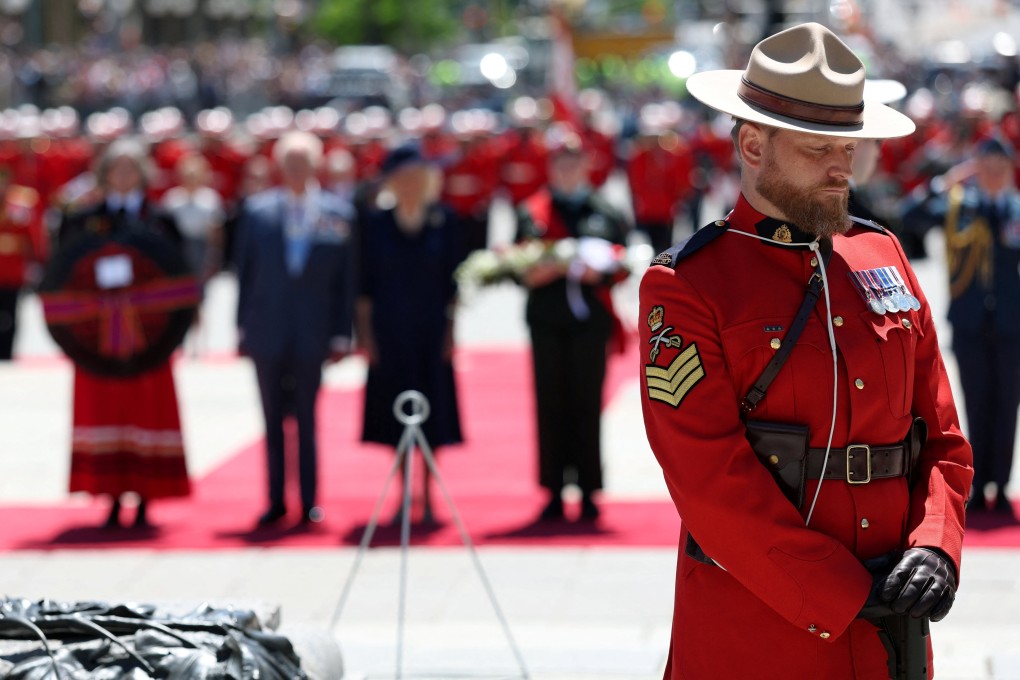 Royal Canadian Mounted Police (RCMP) officer stands guard as King Charles and Queen Camilla attend a wreath-laying ceremony. Photo: Reuters