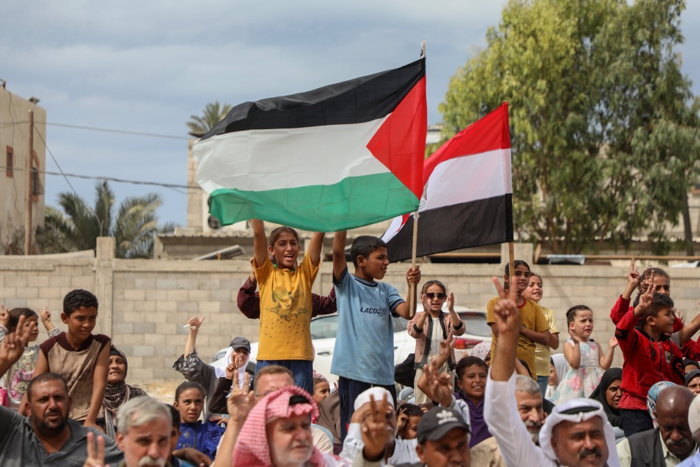 Palestinians celebrate in Deir al-Balah, Gaza Strip, on Thursday following the announcement that Israel and Hamas have agreed to a Gaza ceasefire deal. Photo: Xinhua