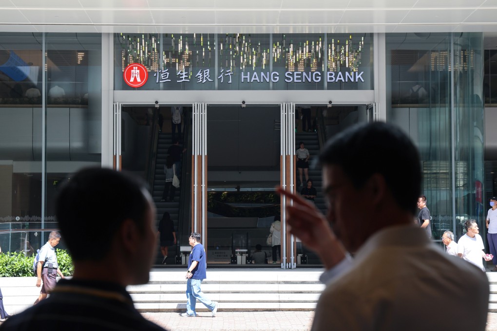 People stand outside Hang Seng Bank’s headquarters in Hong Kong, on October 9. Photo: Jelly Tse