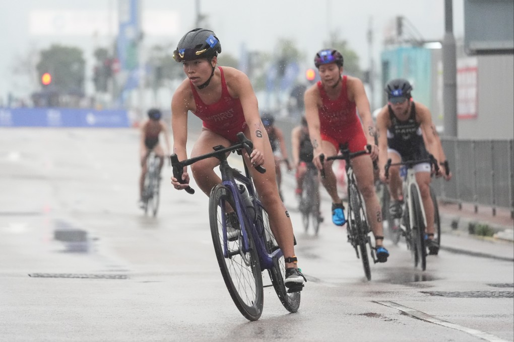 Hong Kong’s Cade Wright competes in the elite women’s race at the 2025 Asia Triathlon Sprint Championships in Hong Kong. Photo: Eugene Lee