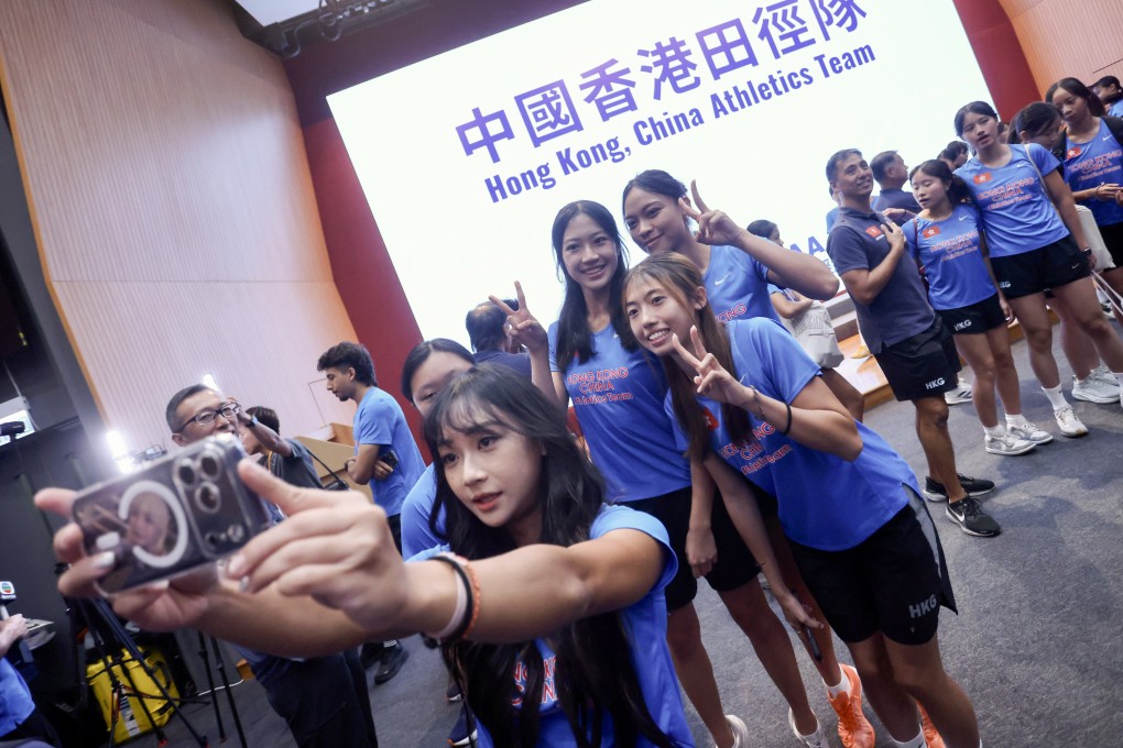 Chloe Pak (centre) poses for a selfie with her Hong Kong relay teammates. Photo: Jonathan Wong