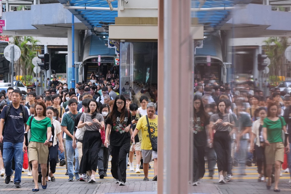 The Hong Kong Institute of Human Resource Management has found that the average salary growth was 2.7 per cent, a 0.5 percentage point decrease compared with last year. Photo: May Tse