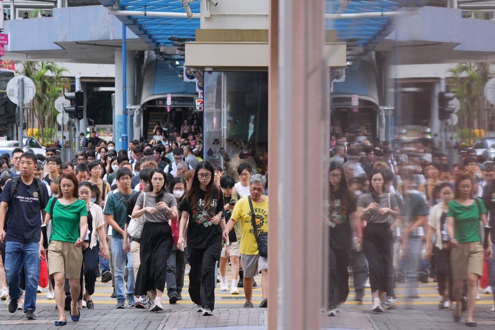 The Hong Kong Institute of Human Resource Management has found that the average salary growth was 2.7 per cent, a 0.5 percentage point decrease compared with last year. Photo: May Tse