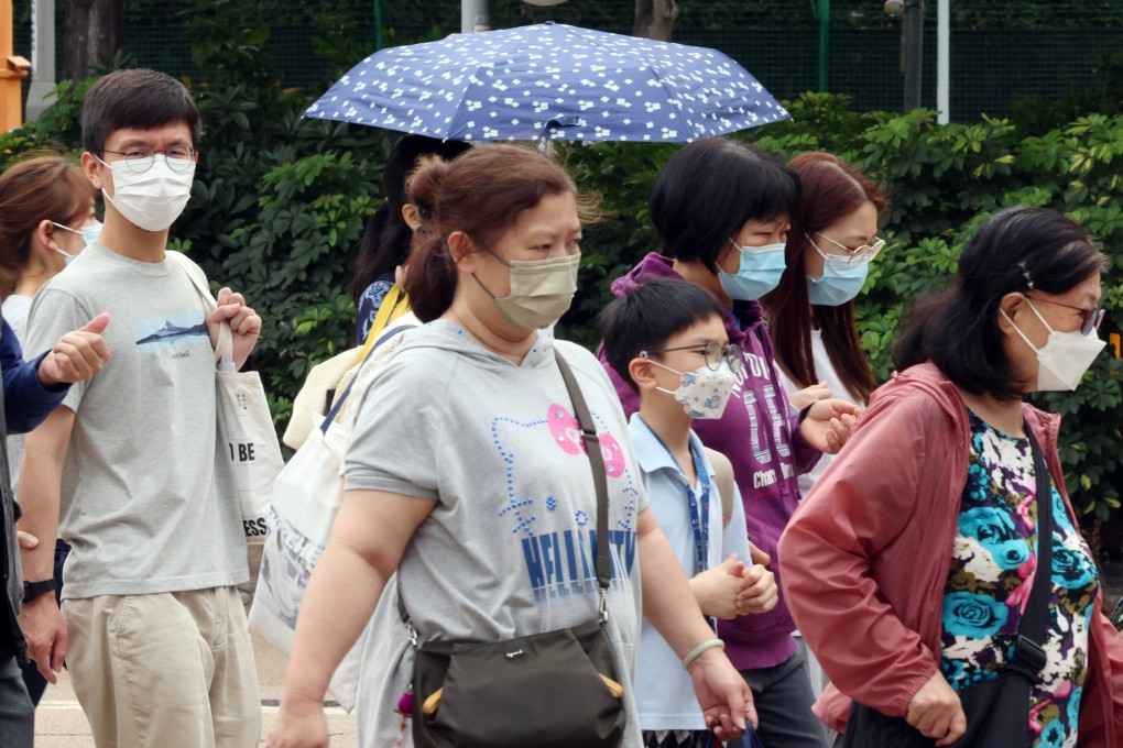 Pedestrians wear masks in Jordan on March 25. Photo: Jelly Tse