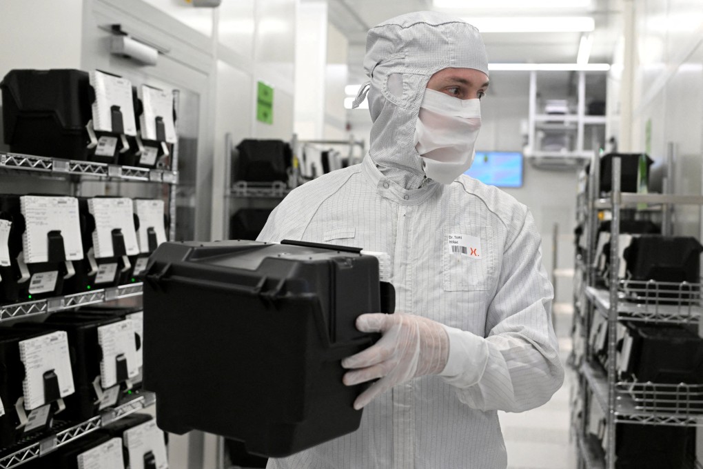An employee holds a box with wafers at a production line of semiconductor company Nexperia in Hamburg, Germany, on June 27, 2024. Photo: Reuters