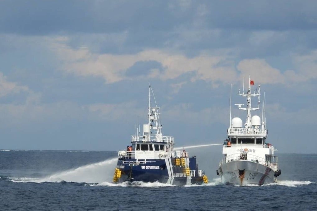 A Chinese coastguard ship (right) fires a water cannon at a Philippine vessel near the Philippine-occupied Thitu Island in the South China Sea on October 12. Photo: Philippine coastguard/AP