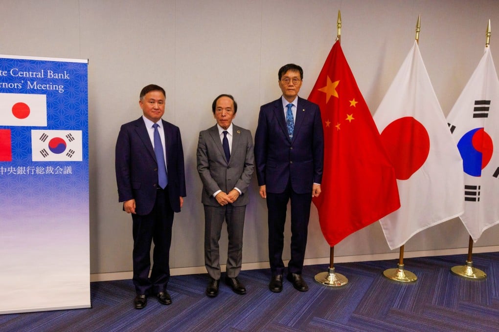Pan Gongsheng, governor of the People’s Bank of China, with his counterparts Kazuo Ueda (Japan) Rhee Chang-yong (South Korea) on the sidelines of the IMG-World annual meetings last week in Washington. Photo: EPA
