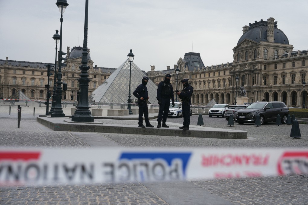French police officers patrol in front of the Louvre Museum on Monday. Photo: TNS