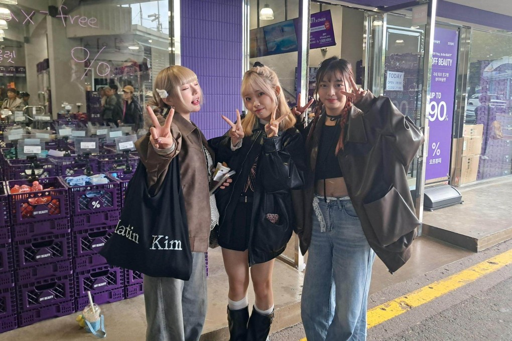 Three friends from Taiwan visit Gwangjang Market in Seoul. The market, which has well over 100 years of history, has begun to attract a new generation of shoppers. Photo: Korea Times