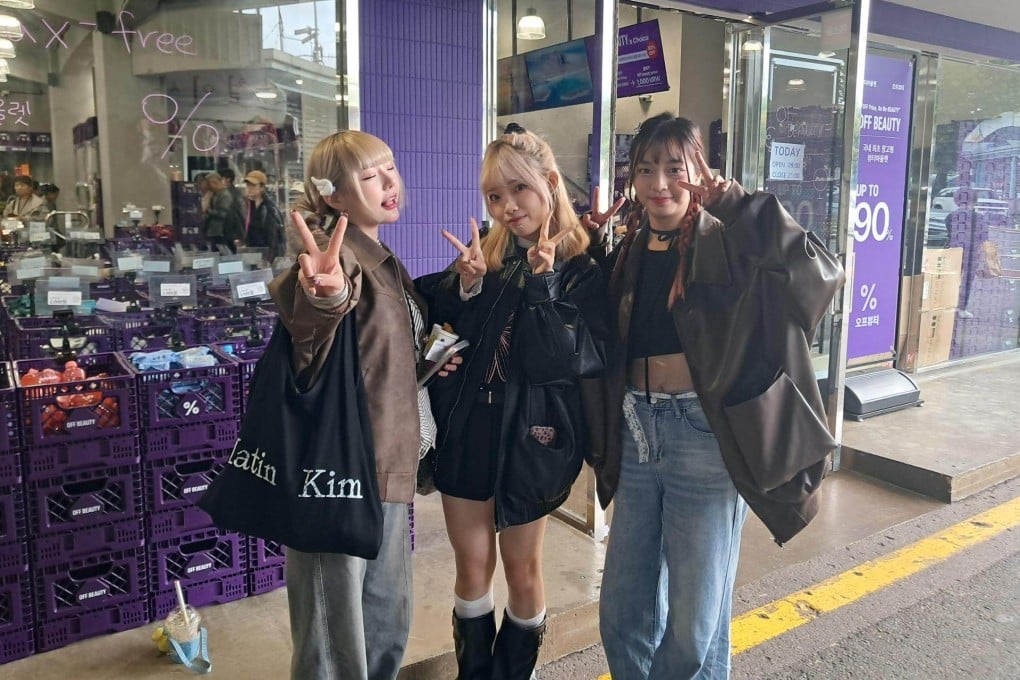 Three friends from Taiwan visit Gwangjang Market in Seoul. The market, which has well over 100 years of history, has begun to attract a new generation of shoppers. Photo: Korea Times