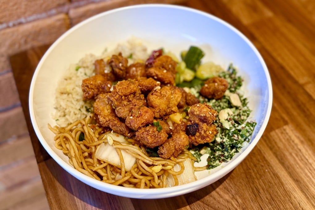 A 50/50 chicken bowl from Jade Rabbit, in Santa Monica, California. The restaurant serves chef Bryant Ng’s takes on Chinese-American food. Photo: TNS