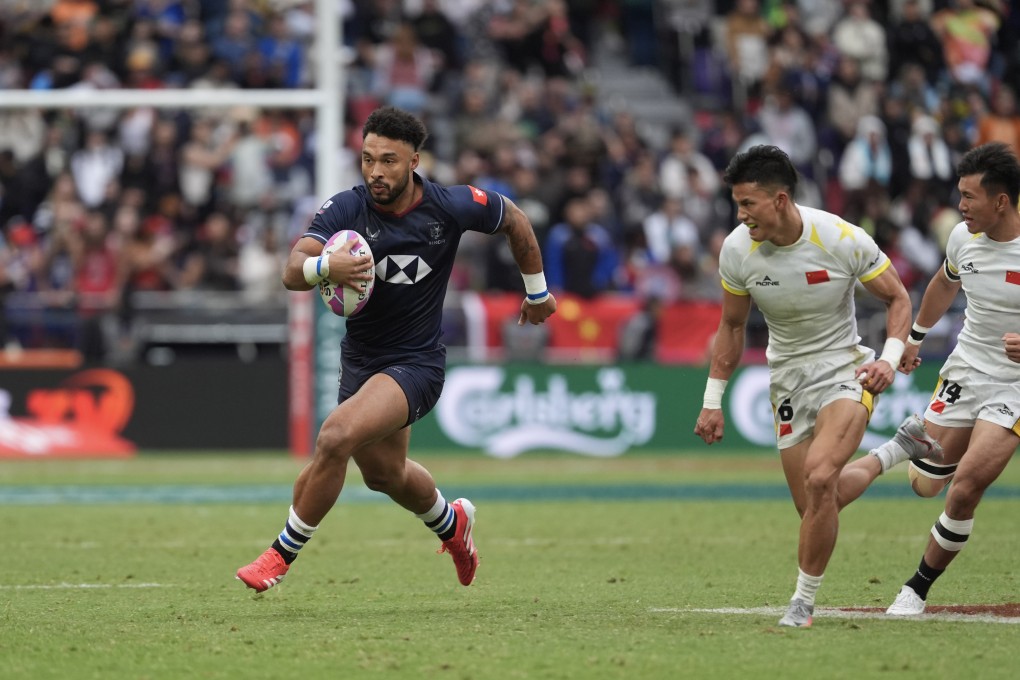 Max Denmark races clear of two Chinese defenders at the 2025 Cathay/HSBC Hong Kong Sevens. Photo: Elson Li