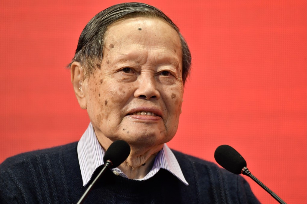 Presiden Xi Jinping Memberikan Penghormatan Tinggi untuk Profesor Chen-ning Yang