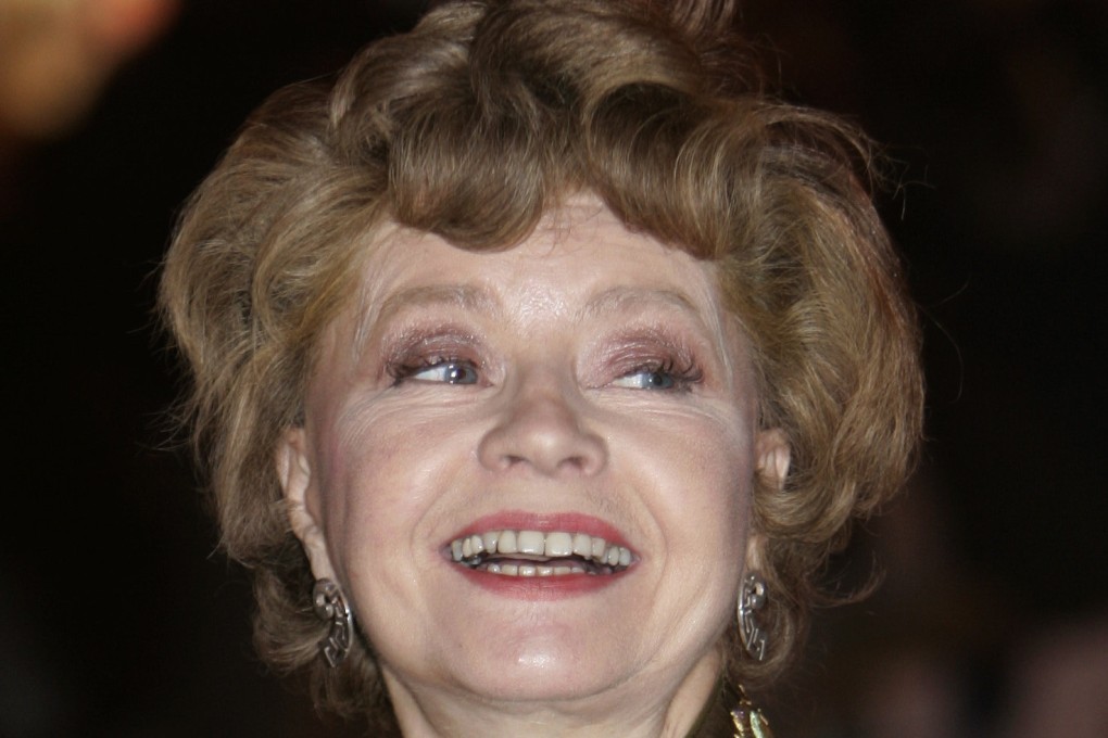Prunella Scales poses for the photographers at the premiere of “Keeping Mum” in 2005. Photo: AP