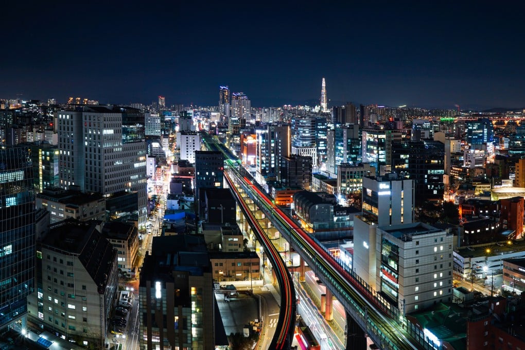 Seongsu-dong at night. A cafe in the Seoul neighbourhood has faced criticism for not accepting Chinese customers. Photo: Getty Images