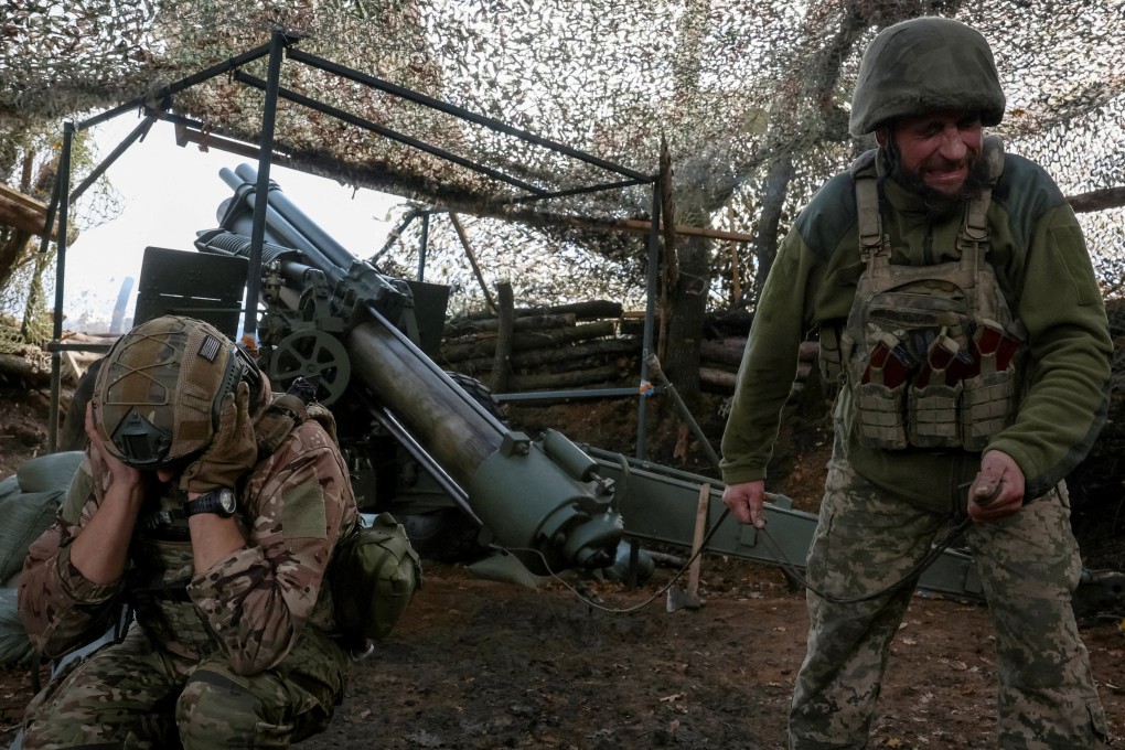 Ukrainian artillerymen  fire a self-propelled howitzer towards Russian troops near Pokrovsk on October 15. Photo: Reuters