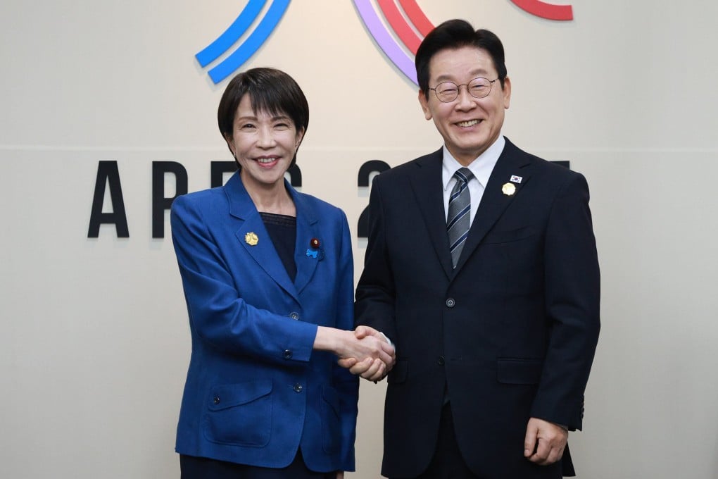 South Korean President Lee Jae-myung (right) shakes hands with Japanese Prime Minister Sanae Takaichi ahead of their talks in Gyeongju, South Korea on Thursday. Photo: EPA