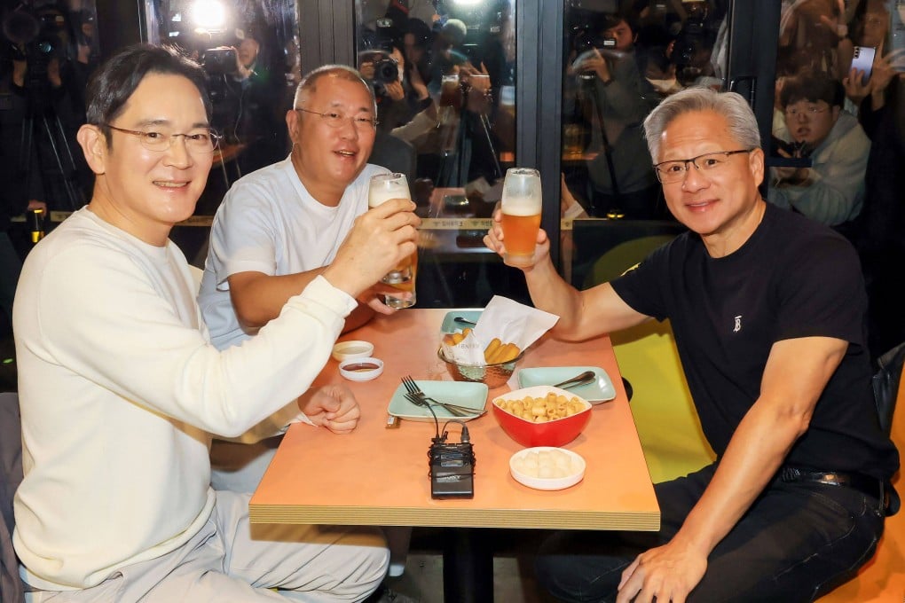 Samsung Electronics boss Jay Y. Lee, Hyundai Motor’s Chung Eui-sun and Nvidia CEO Jensen Huang at a chicken restaurant in Seoul on Thursday. Photo: Yonhap/AFP