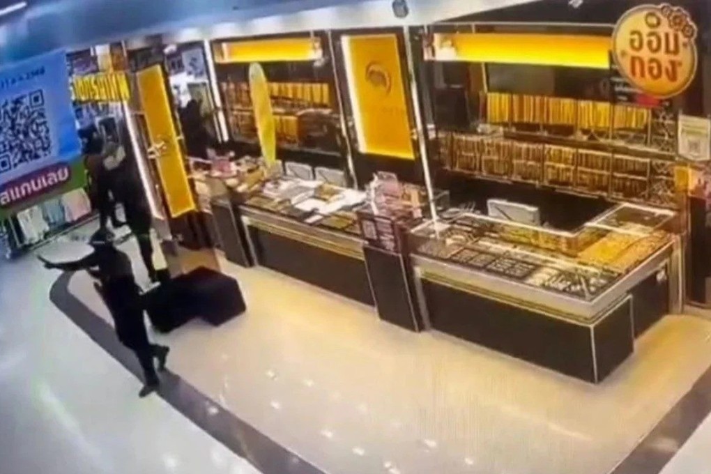 The suspects are caught on CCTV fleeing the scene after grabbing bags of gold on October 5. Photo: Thai police