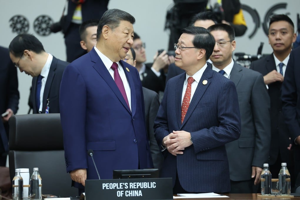 President Xi Jinping (left) chats with Chief Executive John Lee ahead of an Apec meeting on Friday. Photo: Yonhap via AP