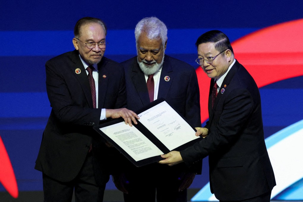 Malaysian Prime Minister Anwar Ibrahim, East TImorese Prime Minister Xanana Gusmao and Asean secretary-general Kao Kim Hourn pose during the signing ceremony of Timor-Leste’s admission to Asean, in Kuala Lumpur, on October 26. Photo: Reuters
