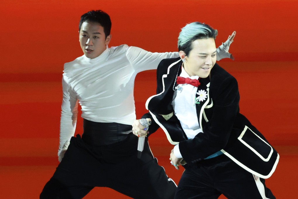 K-pop star G-Dragon  performs during the Apec gala dinner on Friday, Photo: EPA/Yonhap
