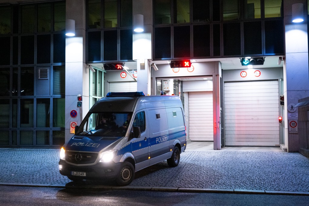 A police vehicle drives out of the Tiergarten district court in Berlin. Photo: dpa