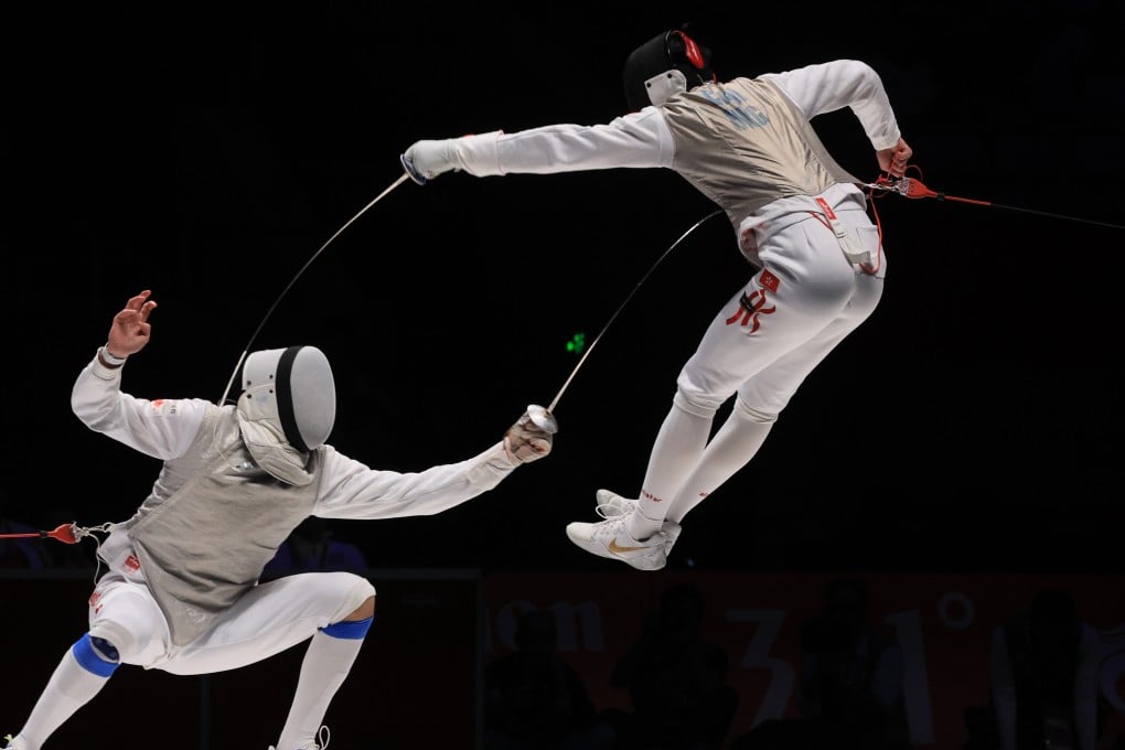 Ryan Choi (right) in his loss to China’s Chen Haiwei in the foil individual semifinal at the 2022 Hangzhou Asian Games. Choi finished the event with a bronze. Photo: Dickson Lee