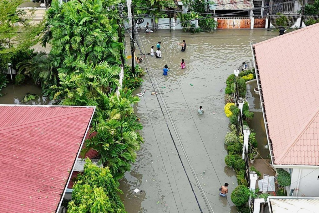 Flooding brought by Typhoon Kalmaegi in Cebu City, central Philippines, on Tuesday. Photo: AP