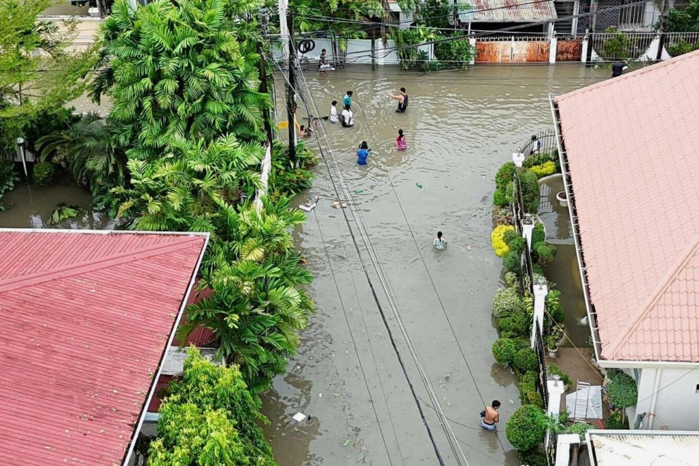 Flooding brought by Typhoon Kalmaegi in Cebu City, central Philippines, on Tuesday. Photo: AP