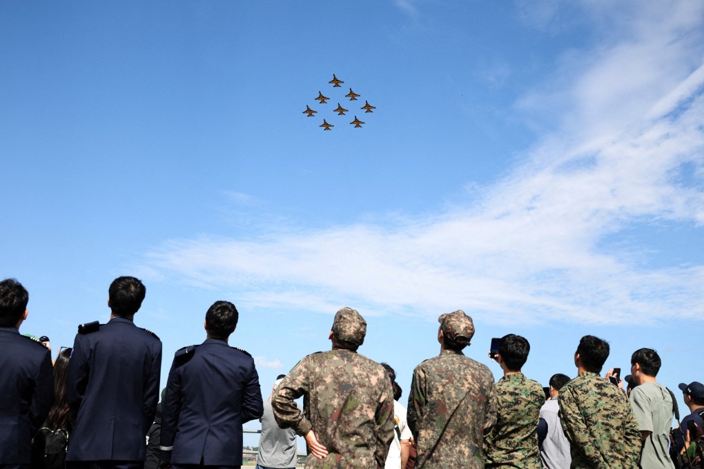 The South Korean Air Force Black Eagles aerobatic team performs during Seoul International Aerospace & Defence Exhibition in Seongnam, South Korea, on October 17. Photo: Reuters