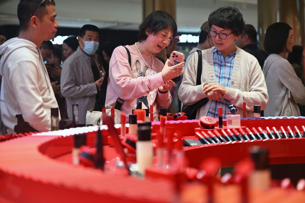 People shop at a duty-free mall in Haikou, China’s southern Hainan province. Beijing aims to turn the island province into a free-trade port. Photo: Xinhua